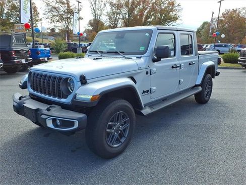 Used 2024 Jeep Gladiator Sport image 8