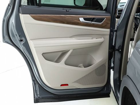 New 2026 Volkswagen Atlas SE image 17