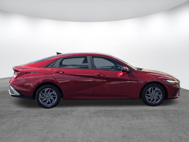 Used 2024 Hyundai Elantra SEL FWD image 3