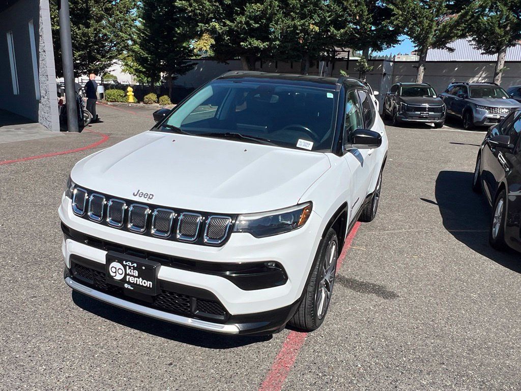 Used 2022 Jeep Compass Limited w/ Elite Group AWD/4WD image 5