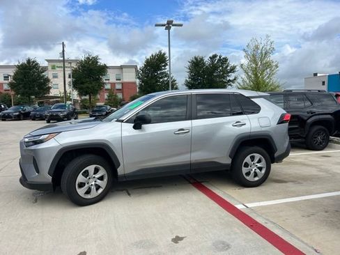 Used 2024 Toyota RAV4 LE FWD image 6