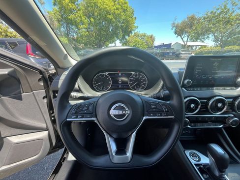 Used 2025 Nissan Sentra SV FWD image 32
