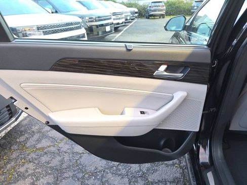 Used 2017 Hyundai Sonata Limited w/ Ultimate Package 02 image 27