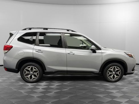 Certified 2022 Subaru Forester Premium image 6