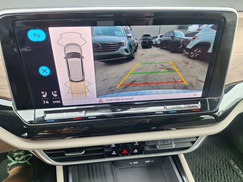 New 2026 Volkswagen Atlas SE image 16