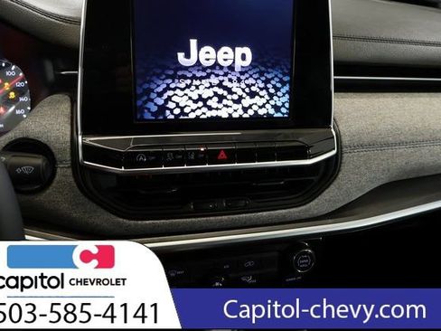 Used 2025 Jeep Compass Latitude image 20