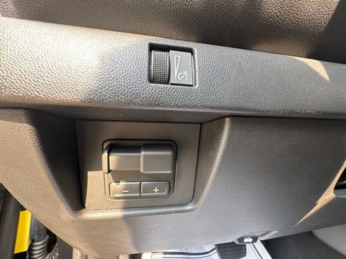 Used 2026 Chevrolet Colorado Trail Boss AWD/4WD image 16