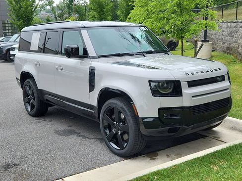 New 2026 Land Rover Defender 130 X-Dynamic SE AWD/4WD image 10