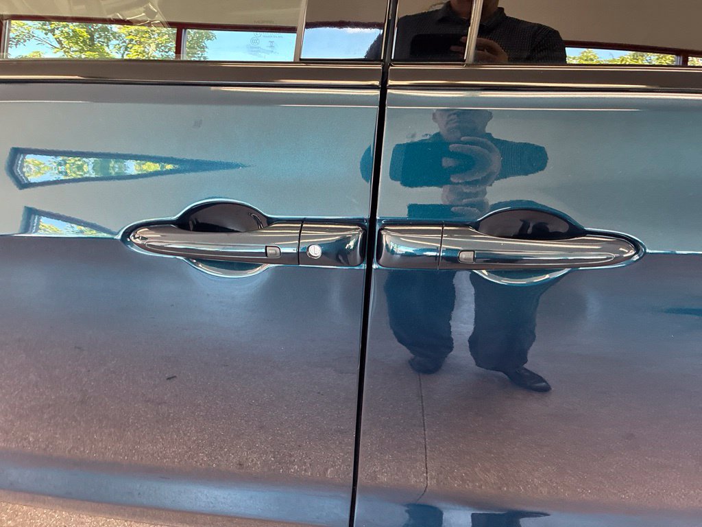 Certified 2025 Chrysler Pacifica Limited FWD image 8