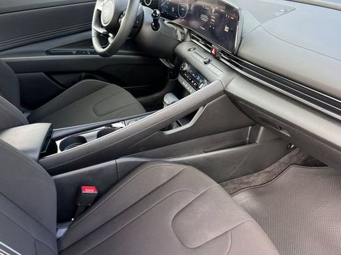 Certified 2025 Hyundai Elantra SEL FWD image 19
