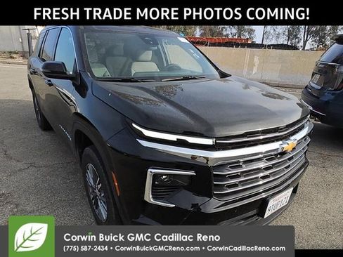 Used 2025 Chevrolet Traverse LT AWD/4WD image 2