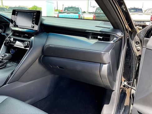 Used 2021 Toyota Venza XLE w/ Softex Package image 19