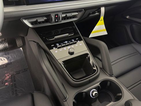 Certified 2026 Porsche Cayenne Coupe AWD/4WD image 28
