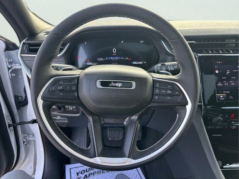 Used 2024 Jeep Grand Cherokee Laredo X w/ Luxury Tech Group I image 17