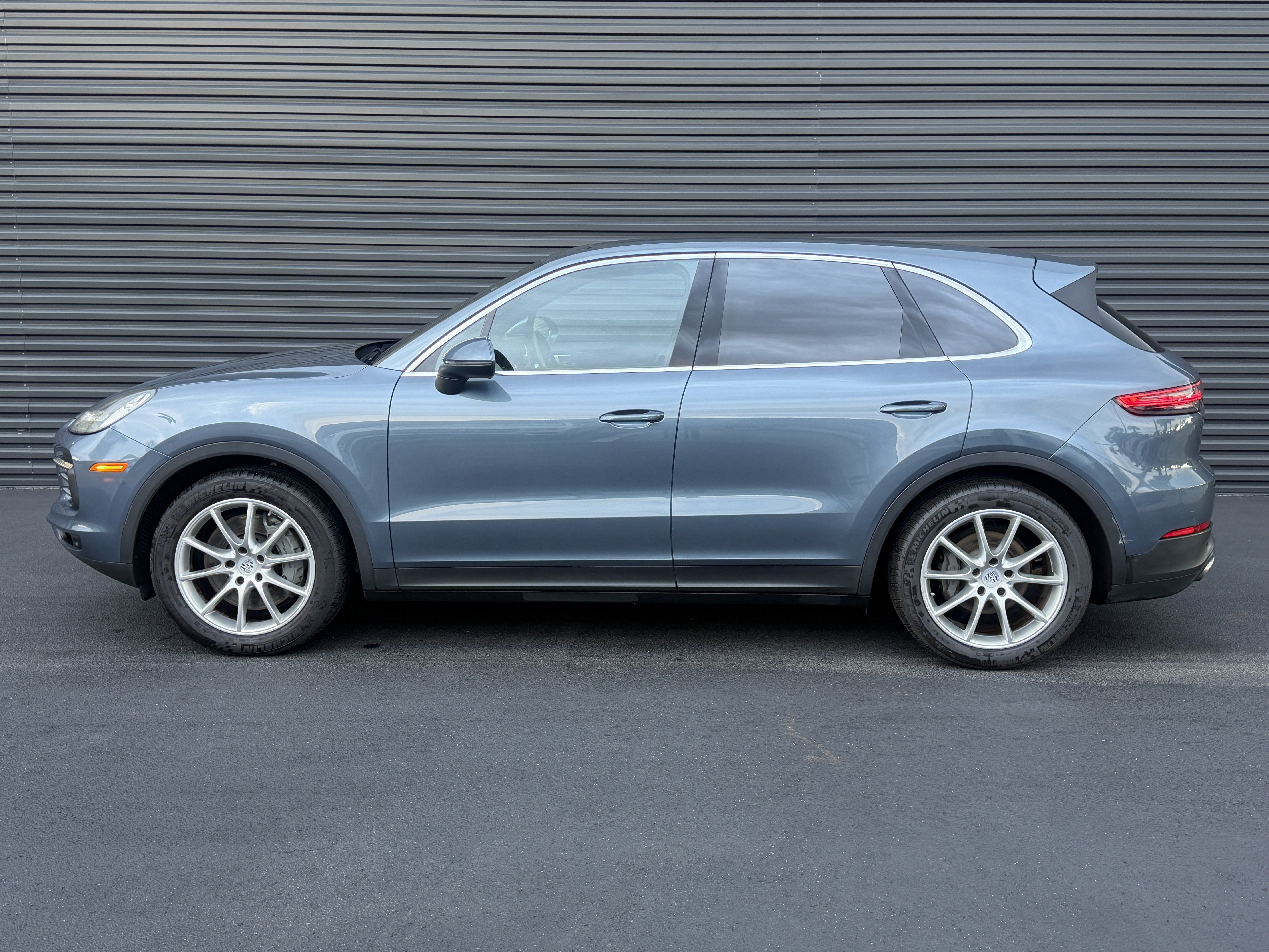 Certified 2019 Porsche Cayenne S AWD/4WD image 2