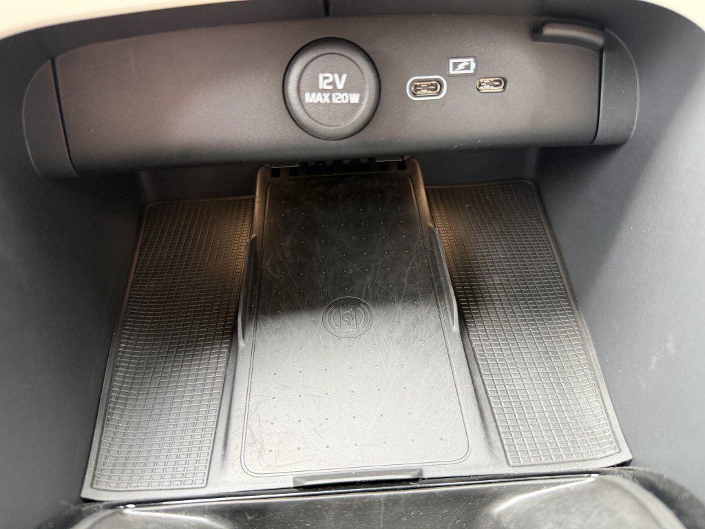 Used 2026 Volvo XC40 B4 Plus FWD image 25