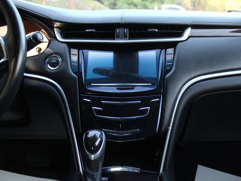 Used 2014 Cadillac XTS Luxury image 21