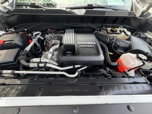 Used 2023 Chevrolet Silverado 1500 LTZ AWD/4WD image 10