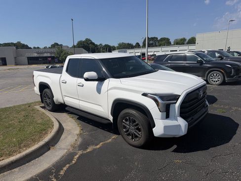 Used 2023 Toyota Tundra SR5 w/ SR5 Convenience Package RWD image 14