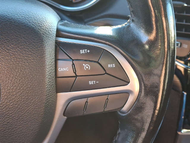 Used 2020 Jeep Grand Cherokee Altitude AWD/4WD image 23