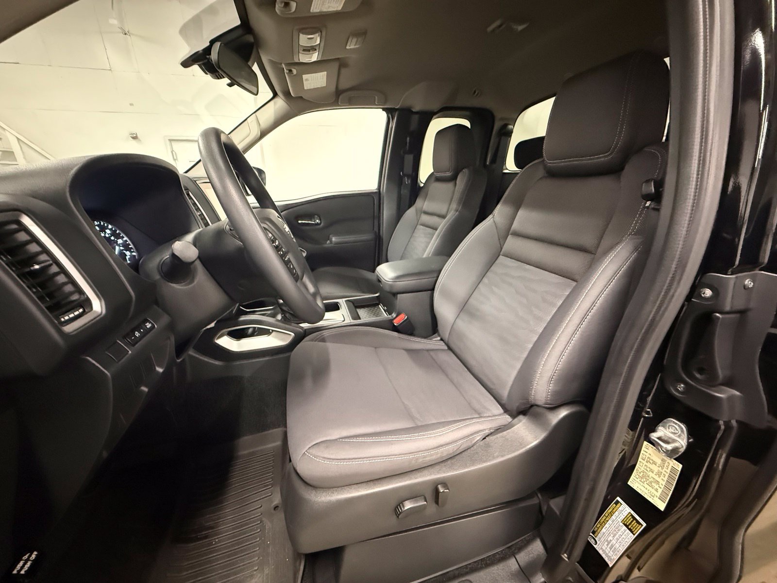 Used 2023 Nissan Frontier SV w/ Technology Package RWD image 14