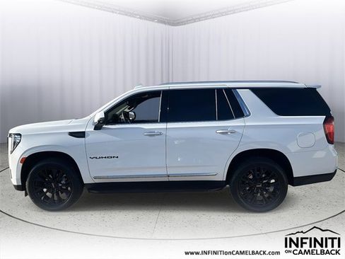 Used 2023 GMC Yukon SLT w/ SLT Premium Package image 3