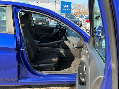Used 2023 Hyundai Elantra SEL w/ Convenience Package image 17