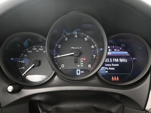 Used 2024 Porsche Macan Turbo AWD/4WD image 22