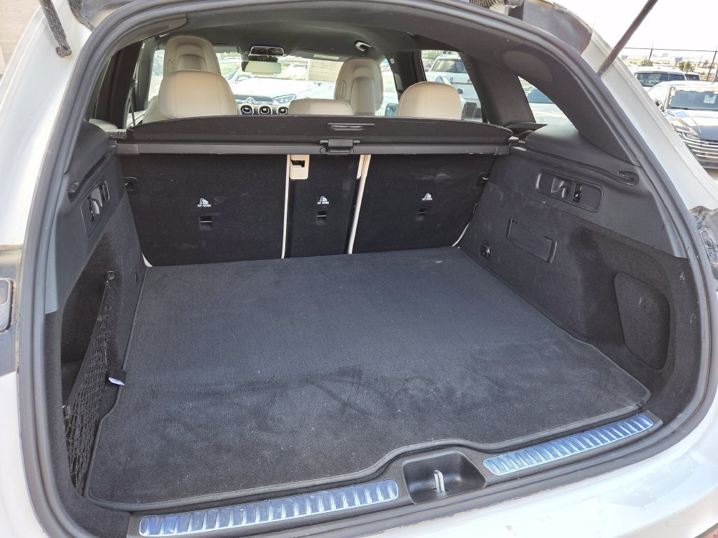 Used 2025 Mercedes-Benz GLC 300 image 11