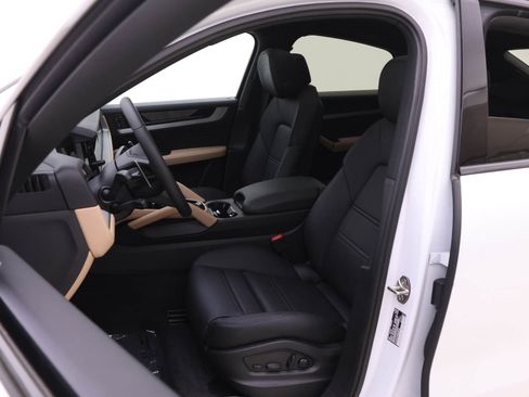 Used 2024 Porsche Cayenne Coupe image 5