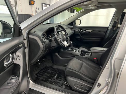Used 2017 Nissan Rogue SV AWD/4WD image 7