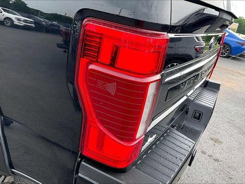 Used 2021 Ford F250 Lariat w/ Lariat Ultimate Package AWD/4WD image 26