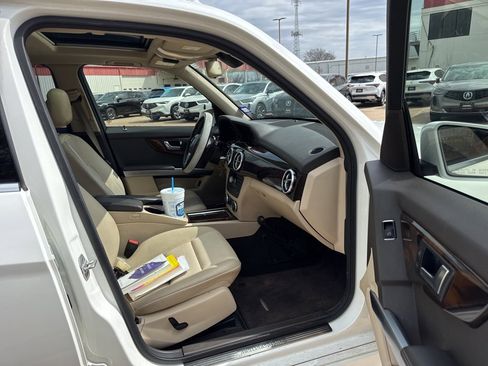 Used 2015 Mercedes-Benz GLK 350 2WD image 26