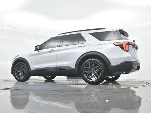 Used 2026 Ford Explorer ST-Line w/ ST-Line Street Pack RWD image 33