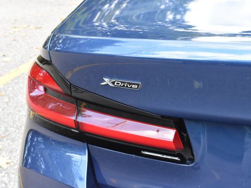 Used 2022 BMW 530i xDrive w/ M Sport Package image 17