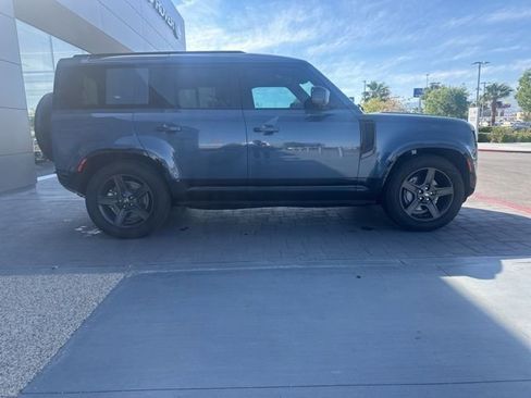 Used 2024 Land Rover Defender 110 X-Dynamic SE image 4