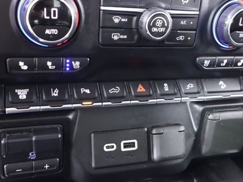 Used 2020 Chevrolet Silverado 2500 LTZ w/ LTZ Premium Package AWD/4WD image 26