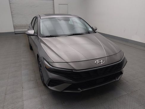 Used 2025 Hyundai Elantra SEL FWD image 14