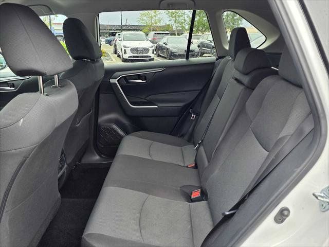 Used 2025 Toyota RAV4 XLE AWD/4WD image 16
