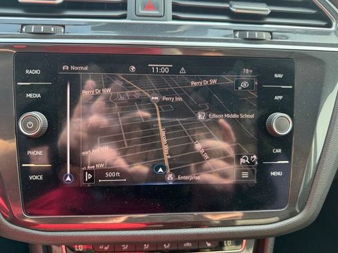 Used 2021 Volkswagen Tiguan SEL AWD/4WD image 13