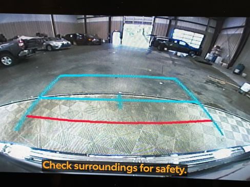 Used 2023 Toyota Highlander XLE FWD image 31