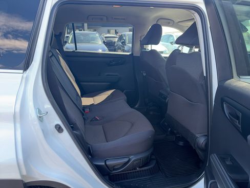 Used 2023 Toyota Highlander LE AWD/4WD image 18