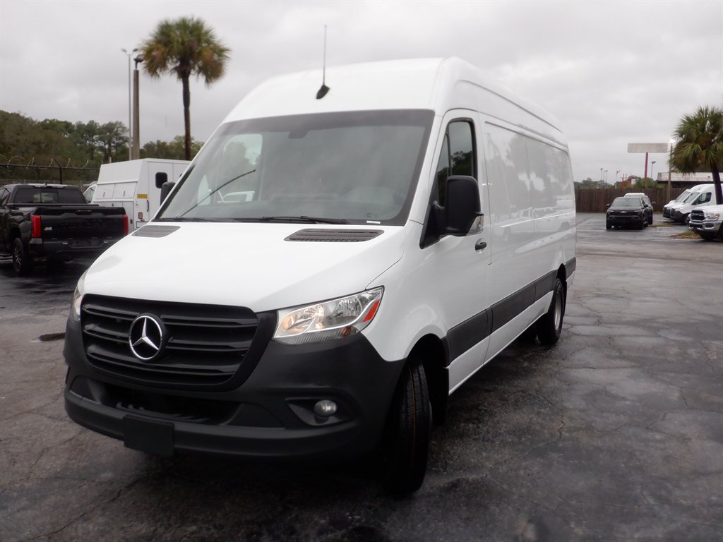 Used 2022 Mercedes-Benz Sprinter 4500 image 27