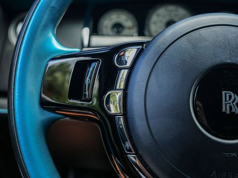 Used 2019 Rolls-Royce Wraith RWD image 24