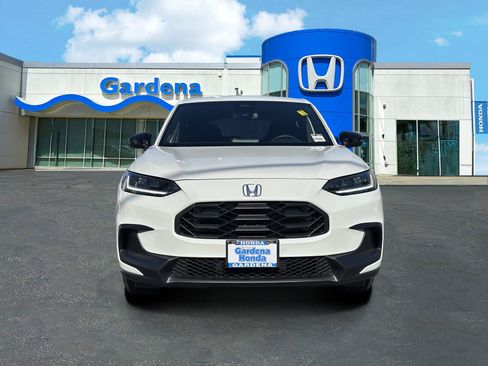 Used 2027 Honda HR-V Sport image 2