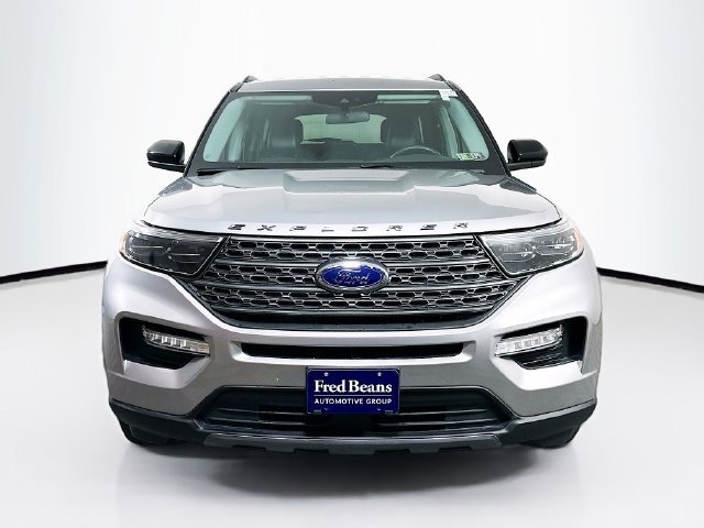 Used 2023 Ford Explorer XLT w/ Equipment Group 202A AWD/4WD image 2
