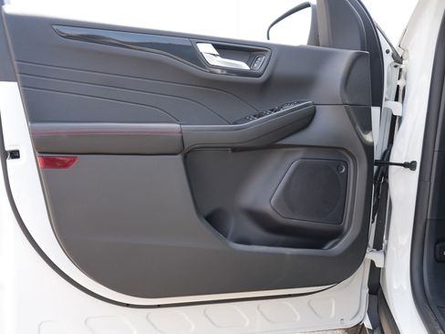 Used 2024 Ford Escape ST-Line w/ Tech Pack #1 FWD image 16