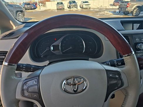 Used 2012 Toyota Sienna Limited image 7