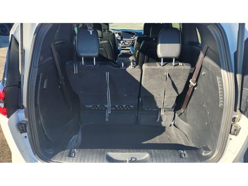Used 2025 Chrysler Pacifica Select FWD image 16