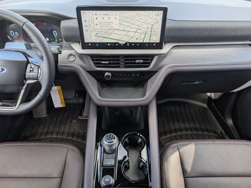 New 2026 Ford Explorer Platinum image 7